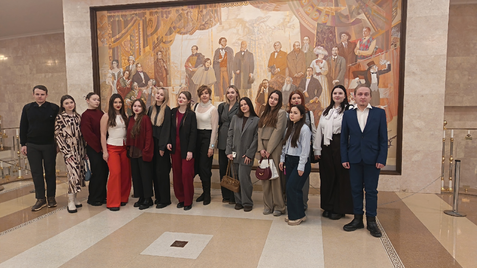 Студенты группы 23ИПД1 ПИ им. В. Г. Белинского посетили Пензенский областной драматический театр им. А. В. Луначарского